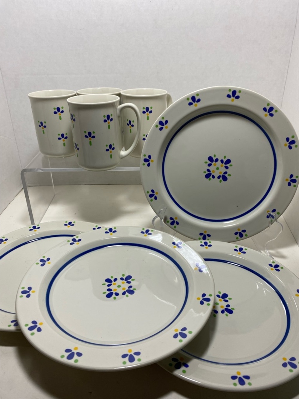 Vintage Avon 1987 fresh flour stoneware set of four salad plates/mugs
